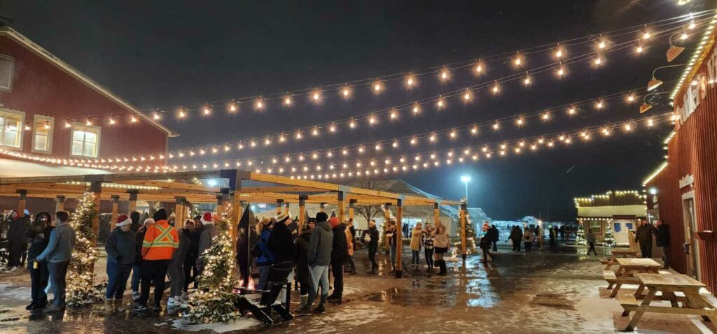 example of outdoor lighting for a restaurant at night